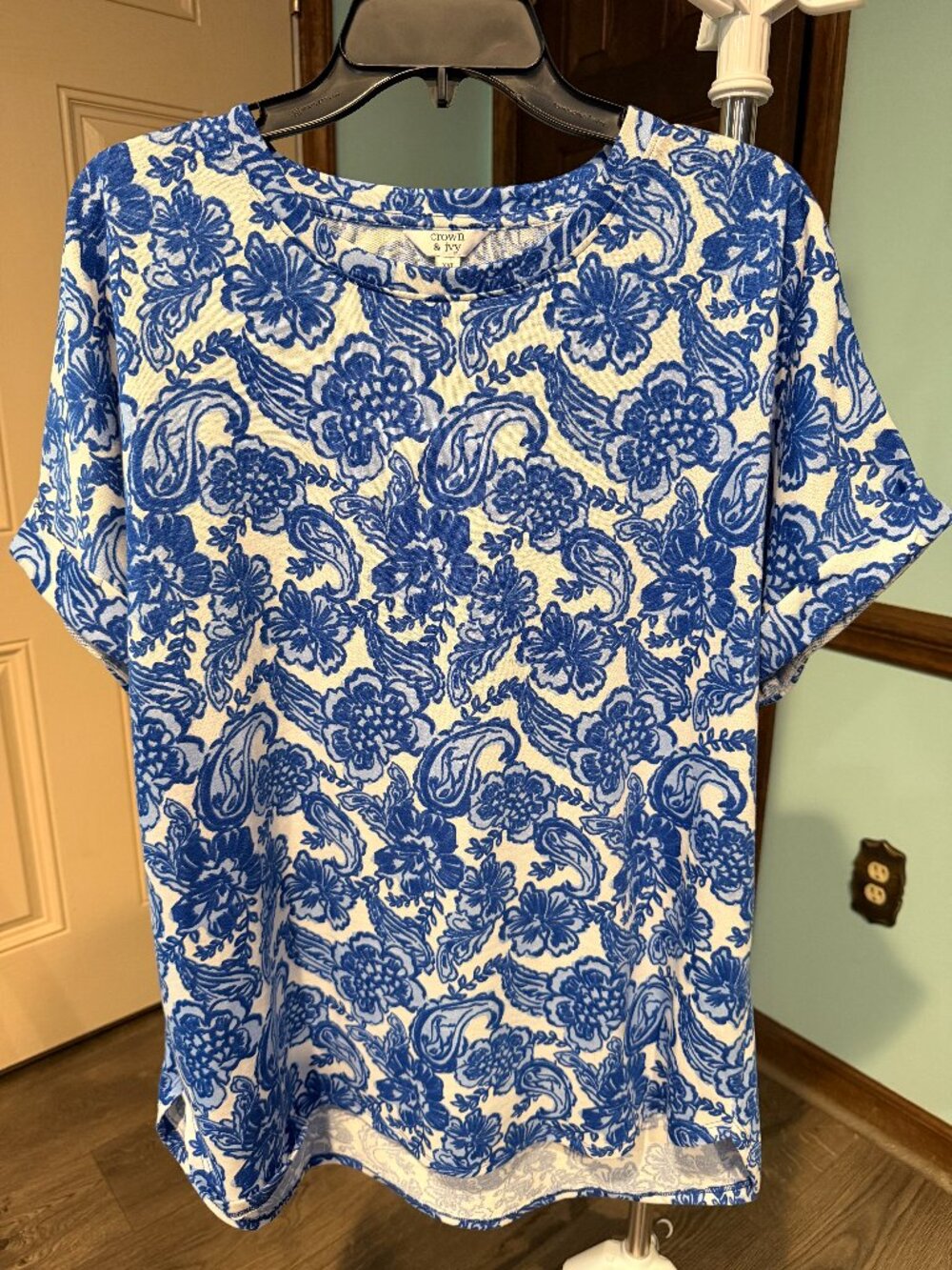Crown & Ivy Floral Top
